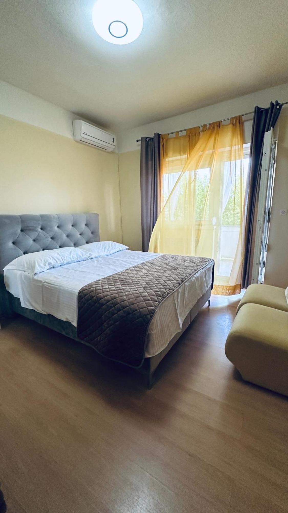 Anica Apartment *