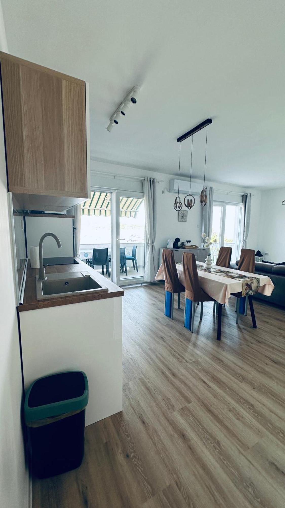 Anica Apartma *